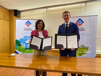 Agencia de Sustentabilidad y Cambio Climático firma convenio con agencia suiza para fortalecer la gestión hídrica