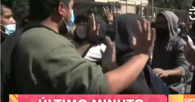 Periodista de ‘Contigo en la Mañana’ fue agredida en manifestación de estudiantes a las afueras del Instituto Nacional