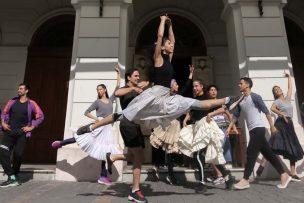 Ministra de las Culturas participa en intervención pública del Ballet de Santiago para conmemorar el Día Internacional de la Danza