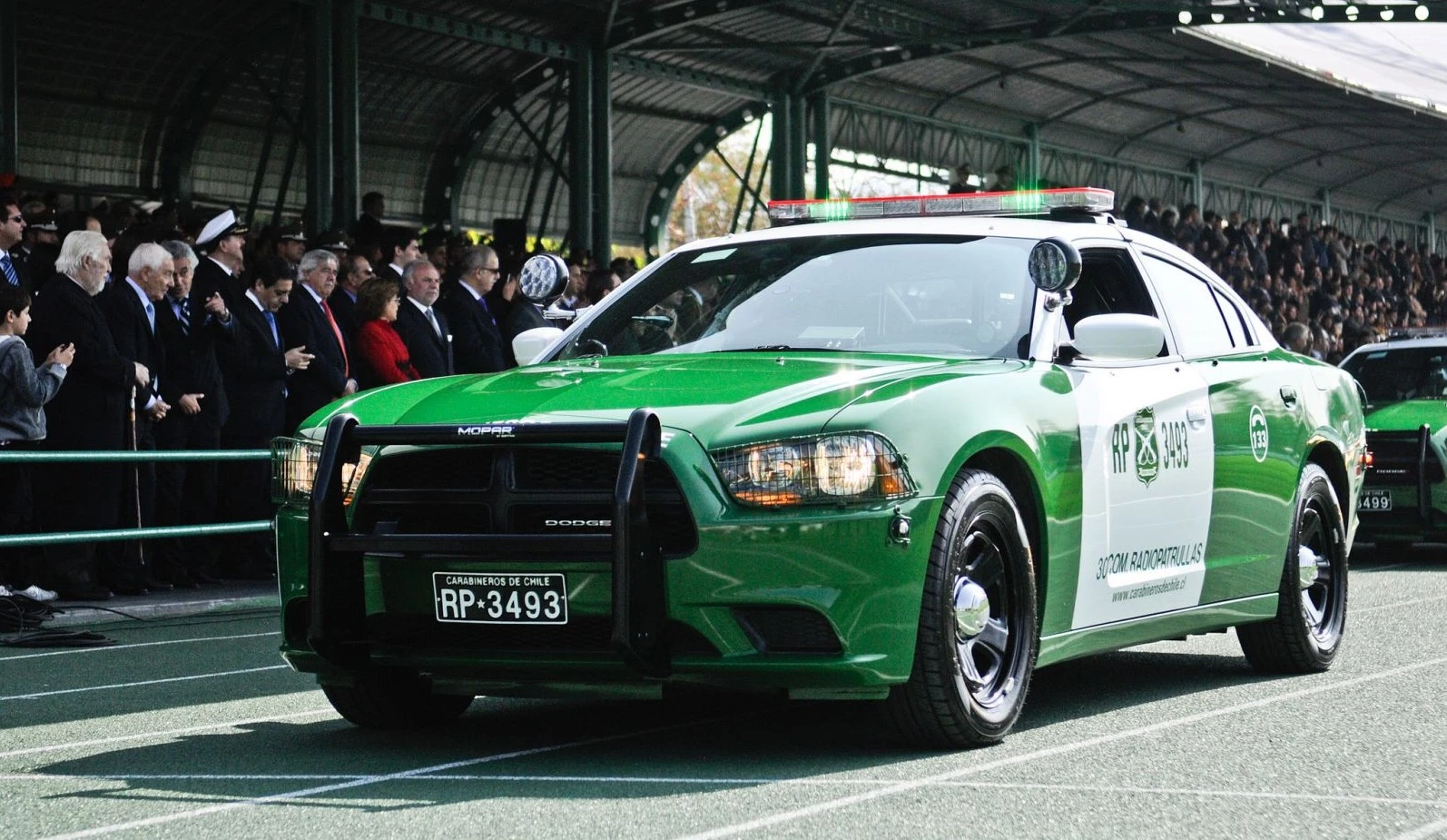 Carabineros ya no comprará más Dodge Charger: Conoce cual será el auto que los remplazará