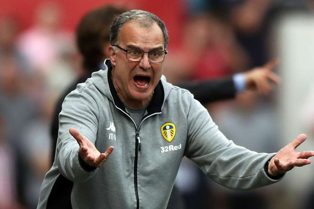 DT del Leeds le da duro a Bielsa: “Tenía a los jugadores sobreentrenados y con alto nivel de estrés”