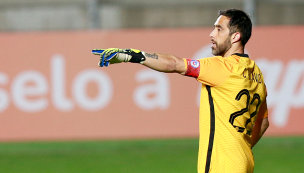 Claudio Bravo explicó las razones de la Roja para no jugar en el Monumental: “De las seis duchas solo funcionaba una”