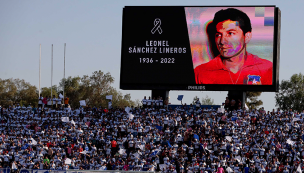 Lamentable: barristas de la UC no respetaron el minuto de silencio en memoria de Leonel Sánchez