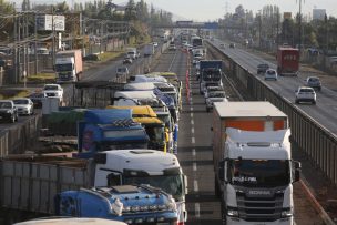 Camioneros continúan con bloqueos en Ruta 5