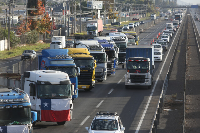 Paro de camioneros: Gobierno se reunirá con conductores paralizados en Ruta 5 Sur