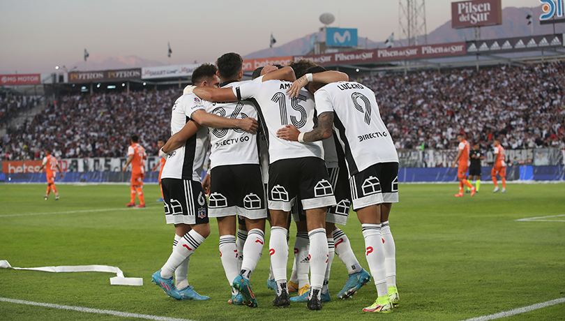 Colo-Colo vence a Cobresal y vuelve a lo más alto de la tabla de posiciones