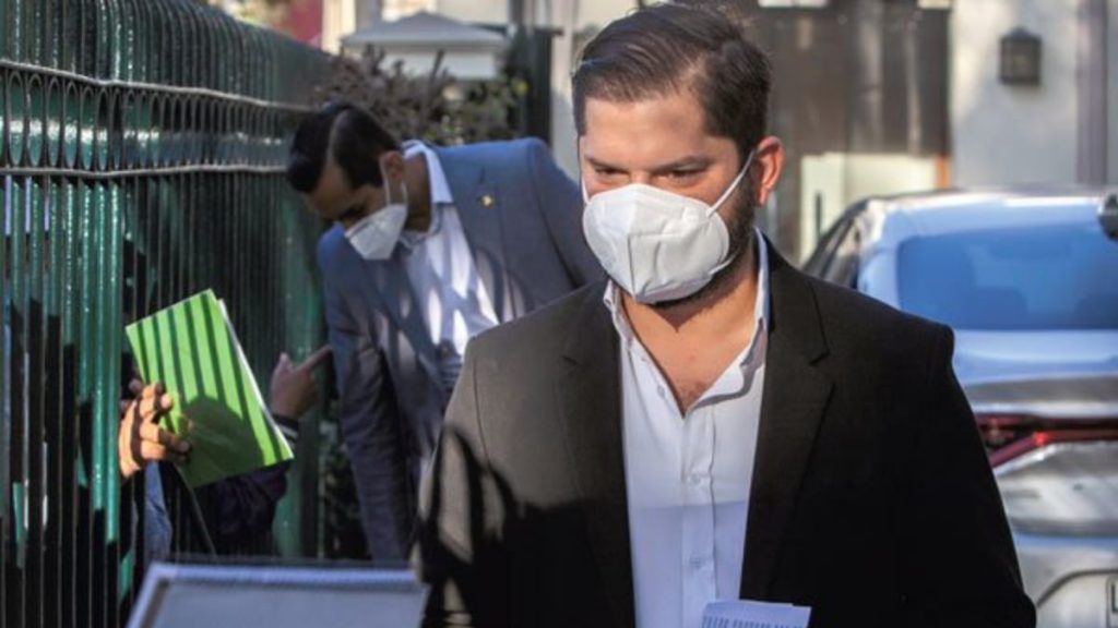 Presidente Boric recibió carta en La Moneda: piden que considere concierto de Metallica en el Nacional