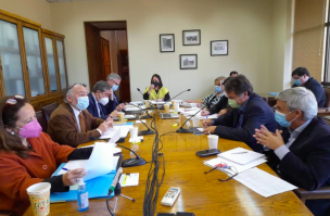 Ministro Esteban Valenzuela llama a destrabar discusión de la Ley de Riego