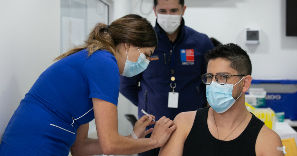 Subsecretario Araos llamó a inocularse contra el Covid-19 e Influenza: “Las vacunas son completamente seguras”