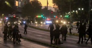 Carabineros atropelló a manifestante: Desde la institución aseguran que el hecho ocurrió accidentalmente