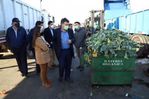 Ministro de Agricultura destaca iniciativa de valorización de residuos orgánicos para ir en apoyo de crianceros de la R.M.