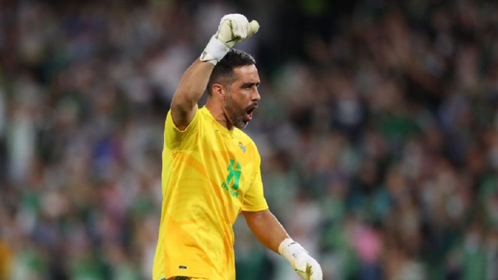 Claudio Bravo: “Me llena de orgullo y alegría continuar en Betis”