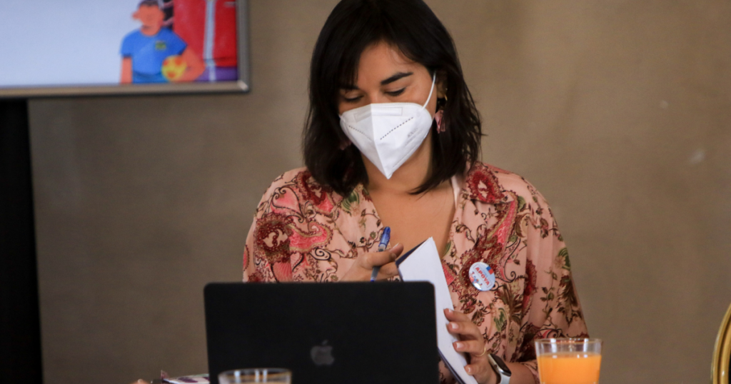 “Ciudadanos, no clientes”: En junio lanzarán libro escrito por la ministra Izkia Siches