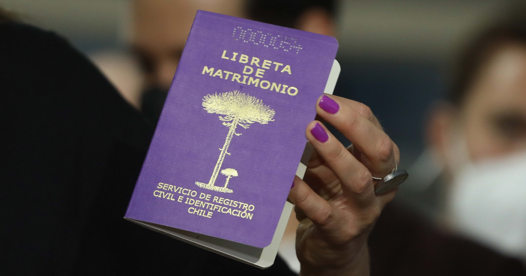 Cadem: Matrimonio igualitario, eutanasia y ley de aborto son los debates valóricos con mayor respaldo