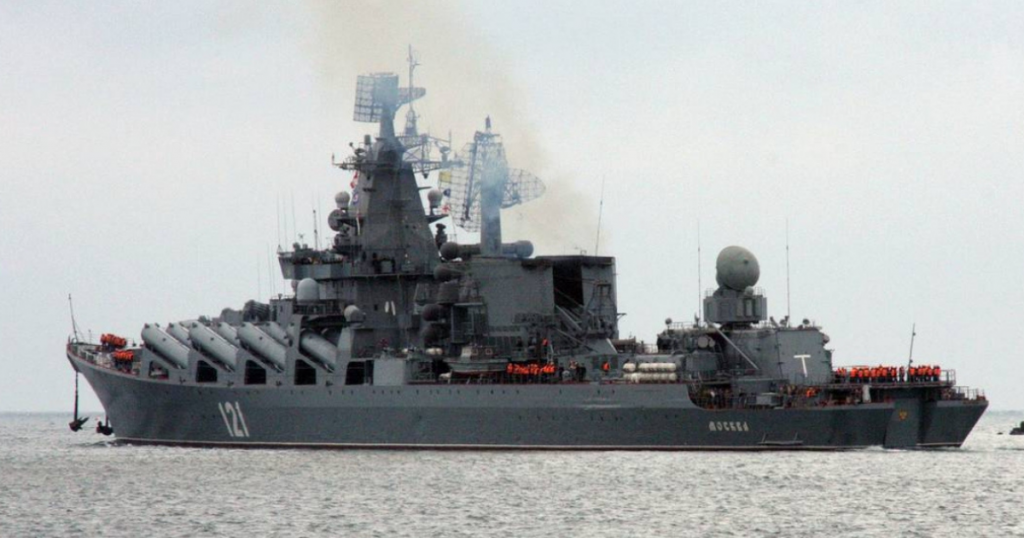 Ministerio de Defensa de Rusia confirmó que buque Moskva se hundió mientras era remolcado