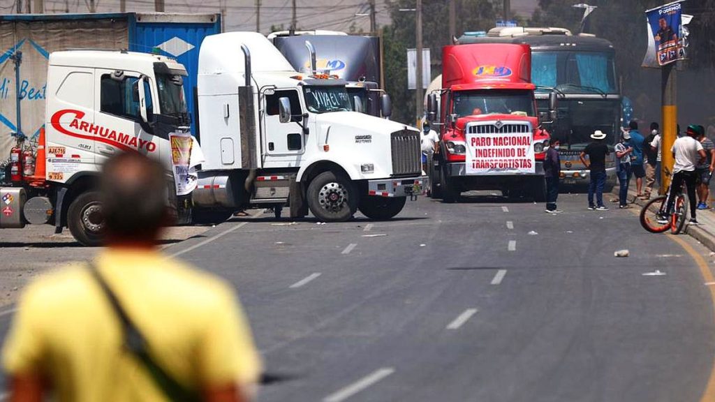 Perú: Gobierno decreta Estado de Emergencia en la red vial tras paro de camioneros
