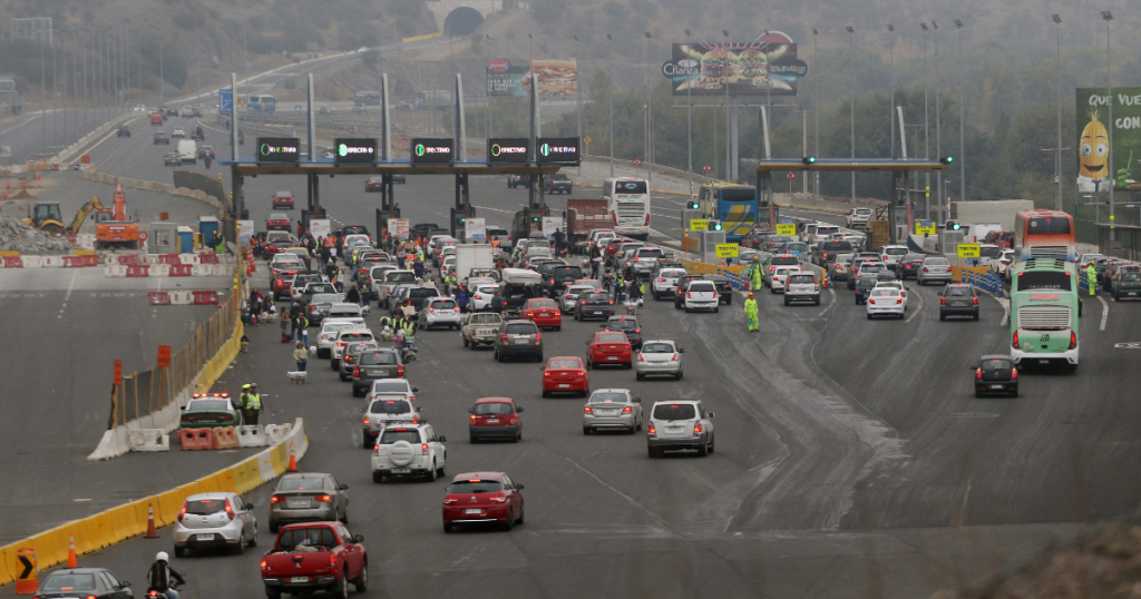 Piden al Ejecutivo acelerar ley “No a la congestión”: Proyecto faculta a Carabineros decretar el levantamiento de barreras