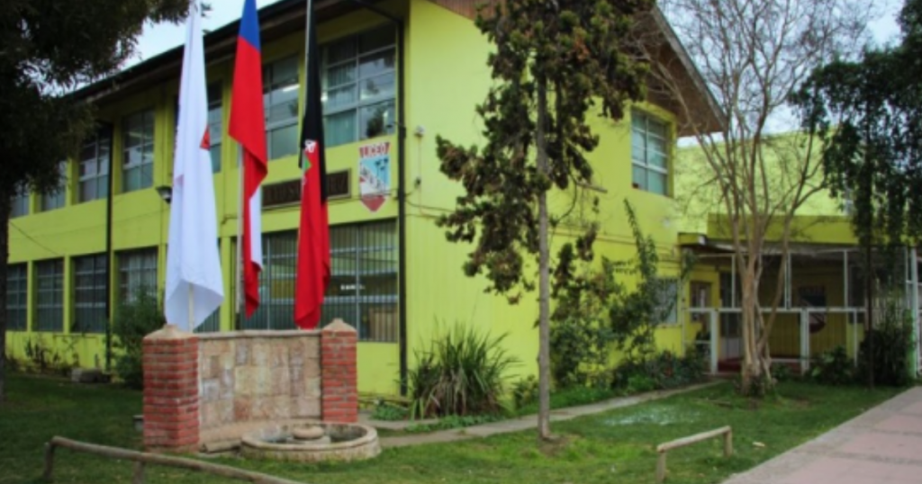 Falleció estudiante que se disparó en la cabeza en el patio del Liceo de Santa Cruz