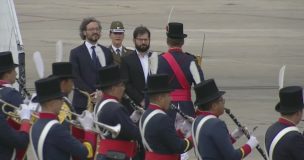 Con honores militares: Presidente Boric arribó hasta Argentina en su primera gira internacional