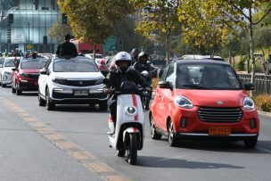 Más de 500 vehículos eléctricos participaron de caravana por la electromovilidad en Santiago