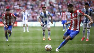 ¡Insólito! Jugador del Atlético 'ayudó' al árbitro a cobrar un penal a su favor