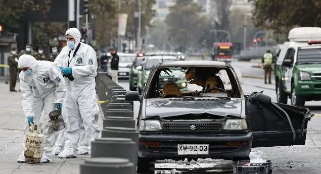 Fallece Mario Carrión, hombre que se inmoló frente a La Moneda