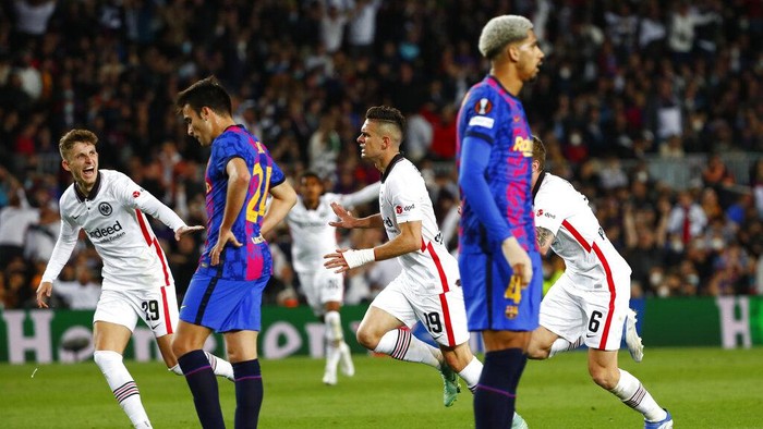 “Recuerda pedir tu frankfurt”: la burla del Espanyol tras la eliminación del Barcelona de Europa League