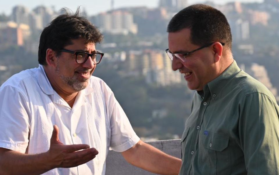 Alcalde Daniel Jadue viajó a Venezuela: “Recibimos al compañero”