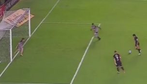 ¡No se puede creer! El insólito gol que erró la Pulga Rodríguez en Copa Libertadores