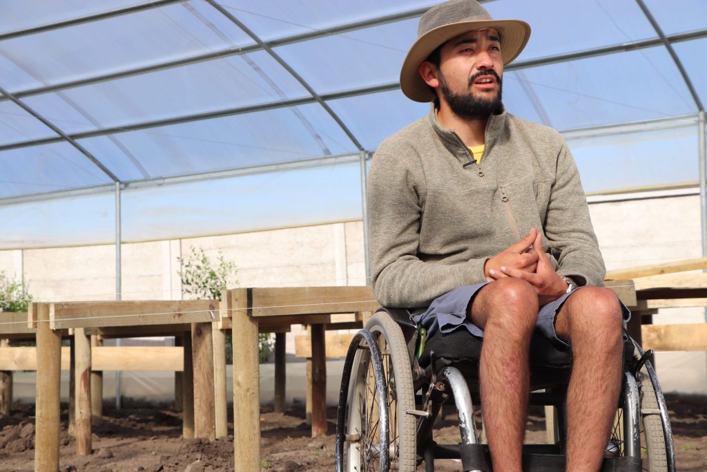 Emprendedor agrícola desarrolla innovadora silla de ruedas para el trabajo en el campo