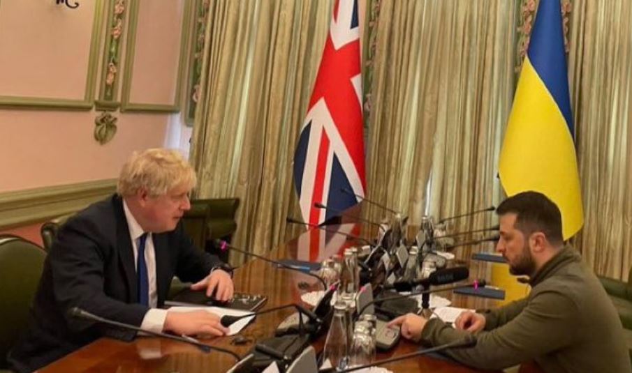 De “sorpresa”: Boris Johnson se reunió con el presidente de Ucrania en Kiev en una visita no anunciada