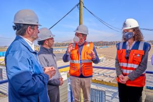 Ministro García visitó la puesta en marcha de pozos para robustecer el suministro de agua potable en la zona sur de Santiago