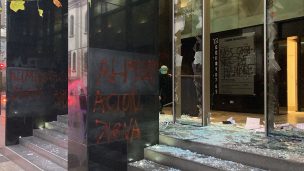 Edificio de la Junaeb fue vandalizado durante manifestación de estudiantes