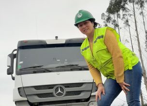 Liliana Salazar: primera mujer conductora de camión forestal de Los Ríos