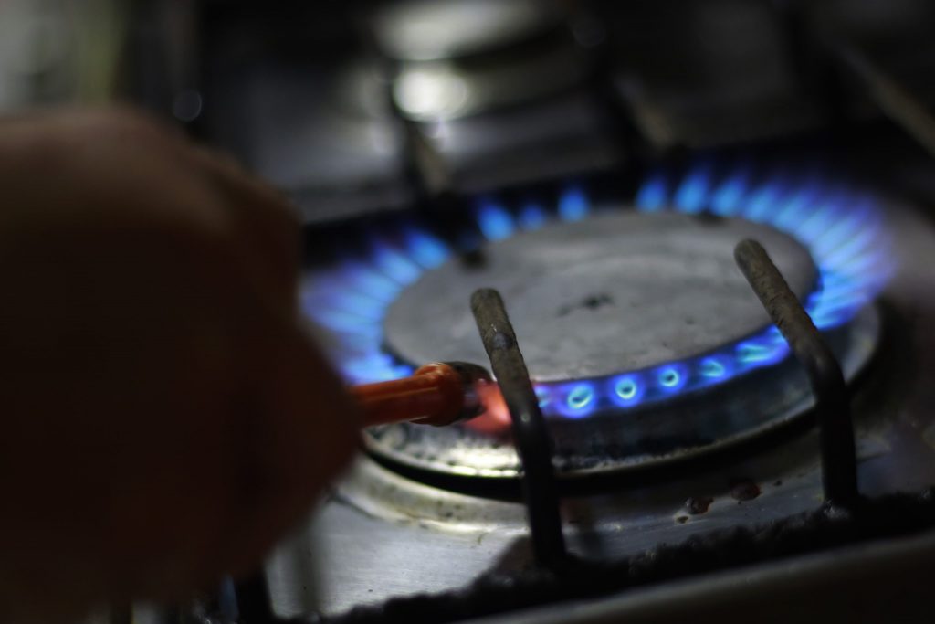 Hasta un 20% de sobreprecio: Reportaje reveló mecanismo para aumentar valor del gas natural