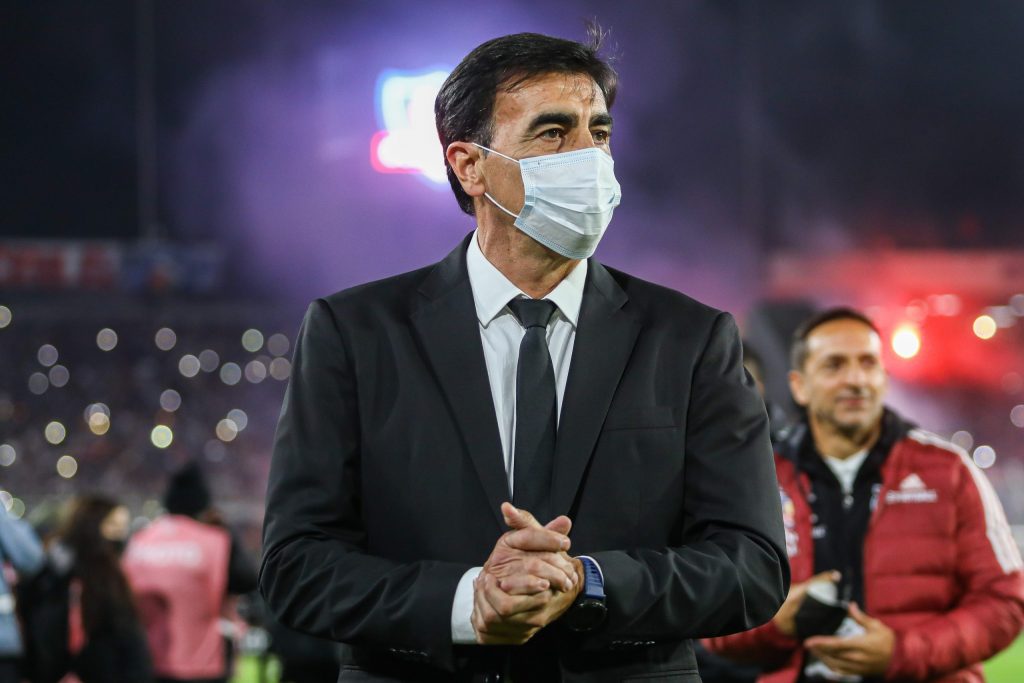 Agente de Gustavo Quinteros: “Él quiere dirigir a La Roja; la ANFP y Colo-Colo tienen que buscar a un acuerdo”