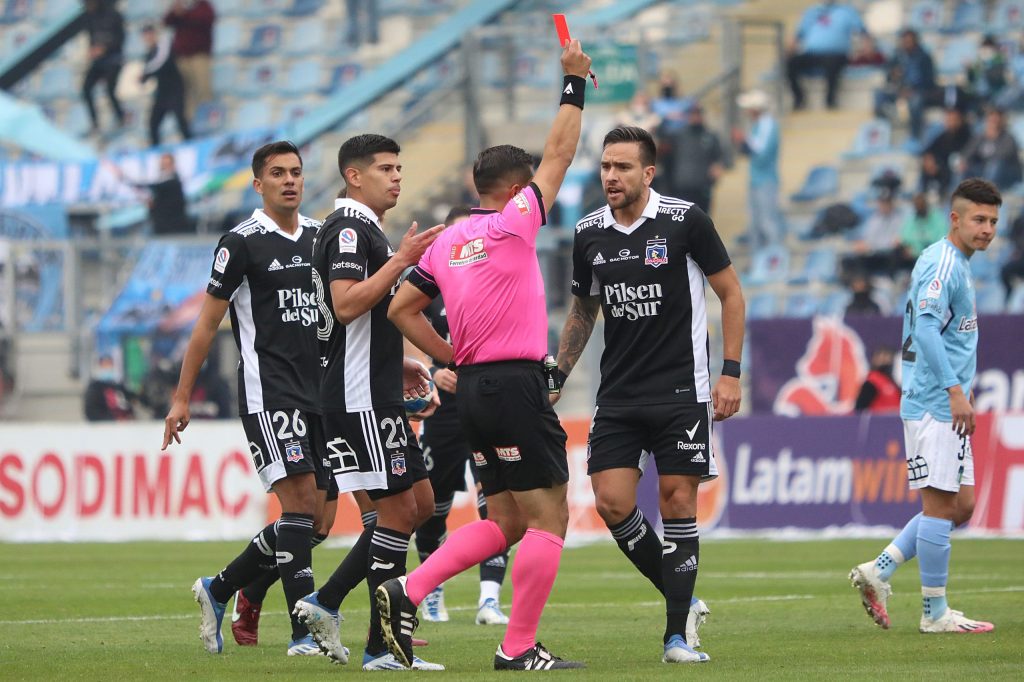 ¿Era para roja? La expulsión de Gabriel Costa que reclaman con todo en Colo-Colo
