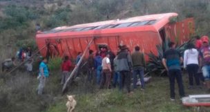 Perú: Bus sufre caída de 100 metros dejando al menos 11 muertos y 34 heridos