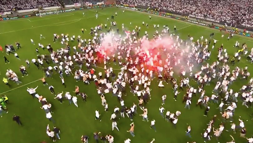 ¡Locura total! Aficionados del Frankfurt invaden la cancha tras acceder a la final de la Europa League