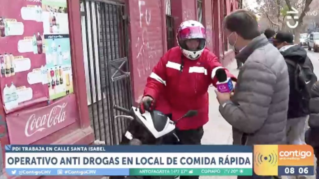 “¡No vengái a molestar!”: Notero de CHV fue agredido en medio de operativo antidrogas en local de comida