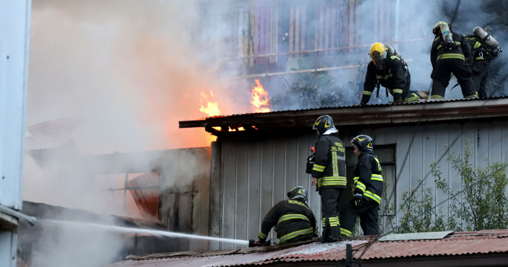 Valparaíso: Incendio en cerro O’Higgins dejó dos personas fallecidas y cuatro viviendas afectadas