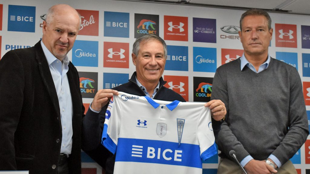 Ariel Holan y su meta con la UC: “El primer objetivo es reconstituir el tejido futbolístico del equipo”