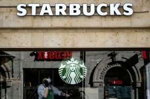 Starbucks se retira de Rusia tras cerrar sus 130 locales en el país