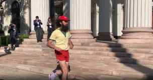 ¿Quién es el Forrest Gump chileno? El personaje que sorprende a los capitalinos correrá la Maratón de Santiago