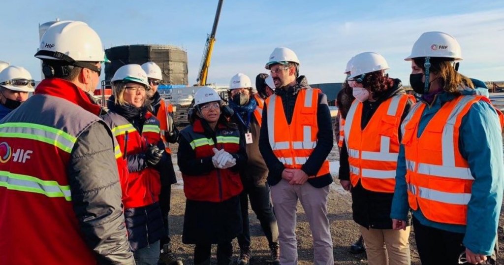 Magallanes: Ministro Grau visitó proyecto de hidrógeno Haru Oni y recorrió instalaciones de la ‘Zona Austral’