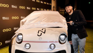 De lujo: Neymar recibe de regalo un vehículo eléctrico personalizado