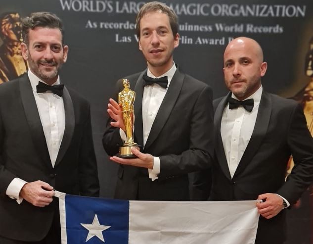 Ilusionista nacional posiciona a Chile en la cima de la magia mundial al ganar el premio al mejor Geoescapista en los Merlin Awards de la década