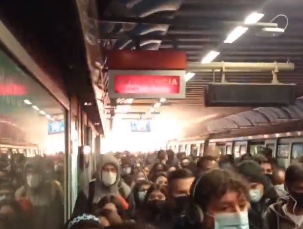 Video muestra el momento de falla eléctrica en el Metro: pasajeros evacuaron asustados
