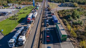 Gobierno logra acuerdo con transportistas, pero exigen carta firmada por Siches que 