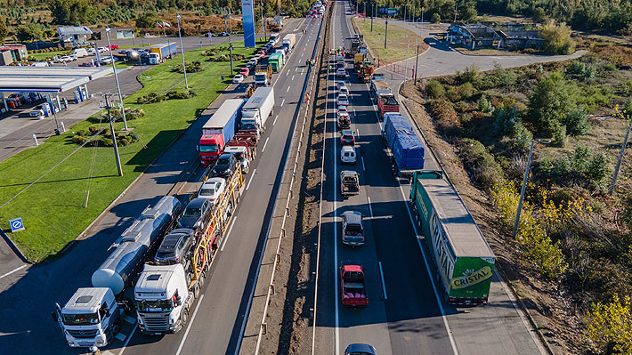 Gobierno logra acuerdo con transportistas, pero exigen carta firmada por Siches que “garantice” medidas de seguridad